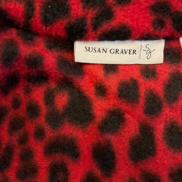 Susan Graver red/black cheetah print fleece vest - Picture 10 of 10
